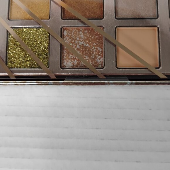 Paris Hilton BombShell Beauty – 54 PC Ultimate Face & Eye Palette – NEW & SEALED - Picture 6 of 6